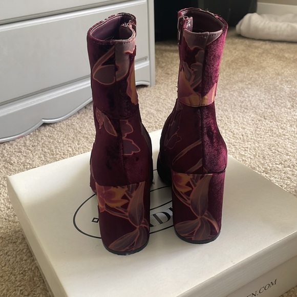 Steve Madden velvet floral bootie - Picture 5 of 10